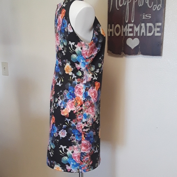 Floral dress - Picture 4 of 5